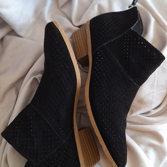 Kenneth Cole suede booties - Picture 6 of 16